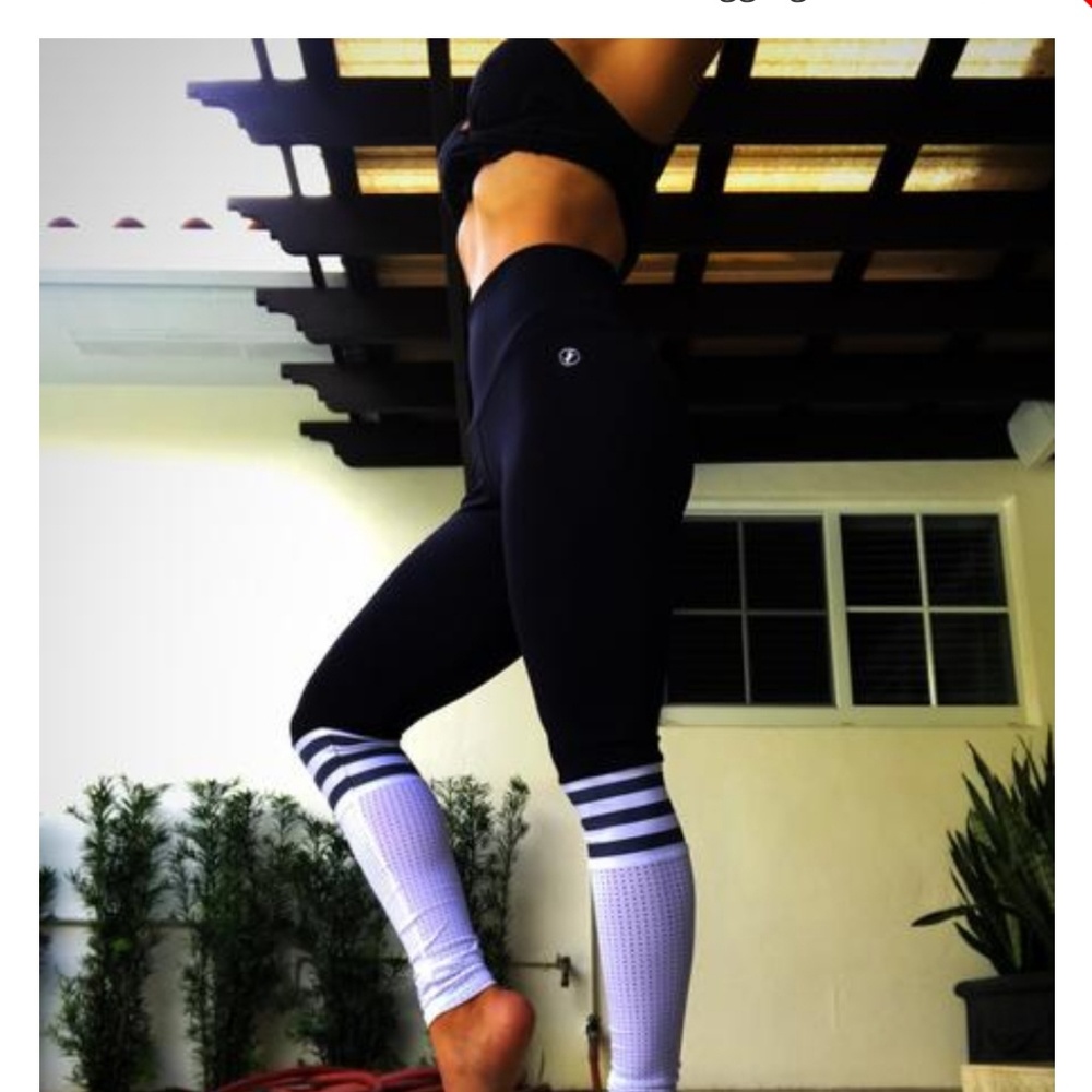 AB2B High Rise Soccer Mesh Legging - booty scrunch